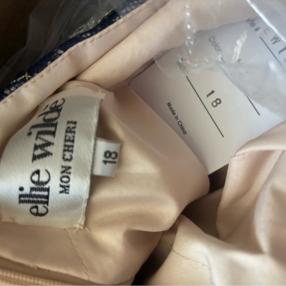 Ellie Wilde by Mon Cheri Navy Gown NWT - Picture 5 of 9